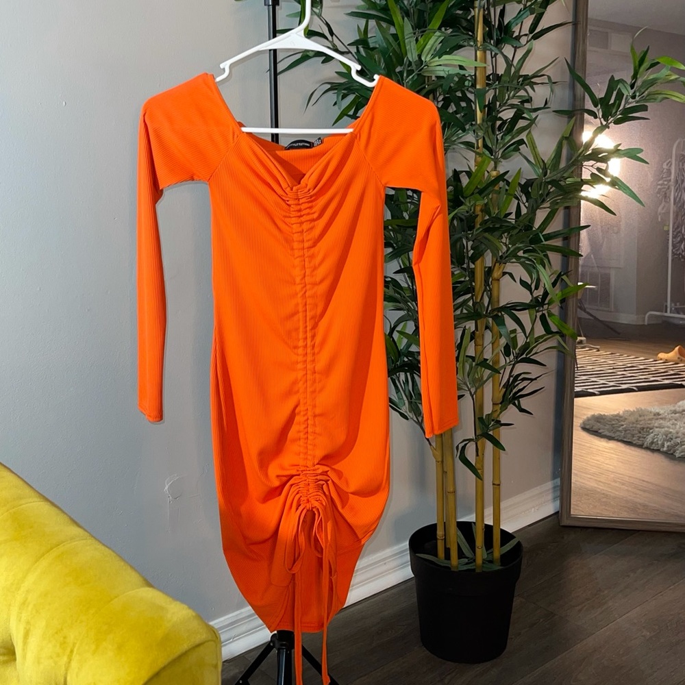 PLT Orange Ribbed Ruched Dress - Picture 2 of 4